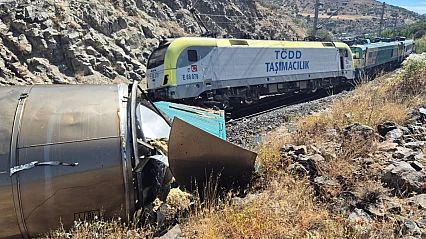 Malatya'da İki Tren Çarpıştı: Bir Kişi Yaralandı.