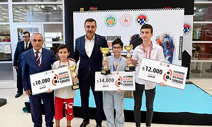Altın Kayısı Satranç Turnuvası'nda 80 Sporcuya Ödül