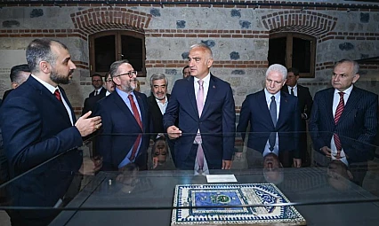 YAZMA ESERLERLE HAC GÜZERGÂHINA YOLCULUK