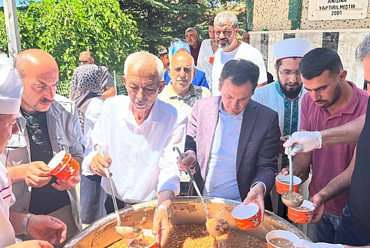 Arapgir'de Muharrem Ayı Bereketi: Cuma Namazı Sonrası Aşure İkramı