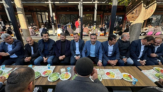 Akçadağ'da Belediye ve Halk El Ele: Zeytindalı Çarşısı'nda Birlik Mesajı