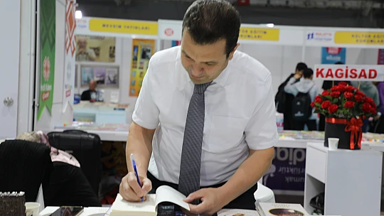 Yazar Ömer Akpınar: 'Okumazsanız karanlıktasınız'