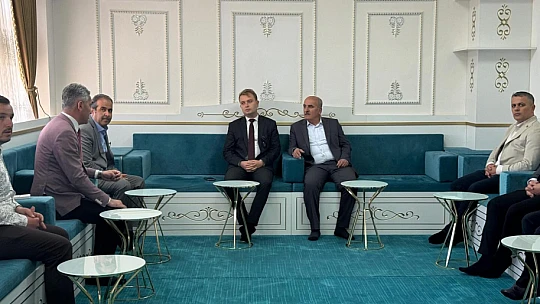Başkan Özbay Gençlerle Buluştu: 'Vizyonunuz Geleceğe Işık Tutuyor'