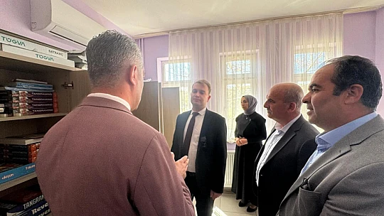 Başkan Özbay Gençlerle Buluştu: 'Vizyonunuz Geleceğe Işık Tutuyor'