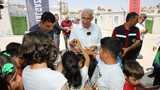 Battalgazi Belediyesi Konteyner Kent'te Ücretsiz Tıraş Keyfi..
