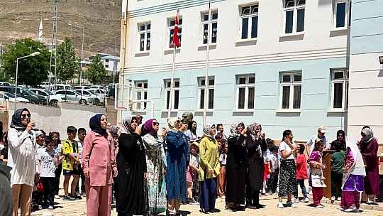 Arapgir'de Renkli Şenlik: Minikler Sahneye Çıktı, Veliler Yarıştı