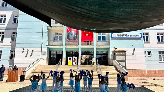 Arapgir'de Renkli Şenlik: Minikler Sahneye Çıktı, Veliler Yarıştı