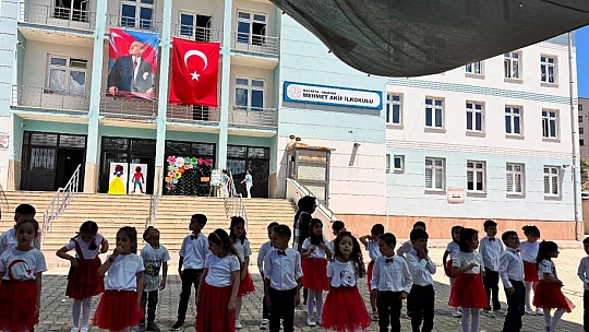 Arapgir'de Renkli Şenlik: Minikler Sahneye Çıktı, Veliler Yarıştı