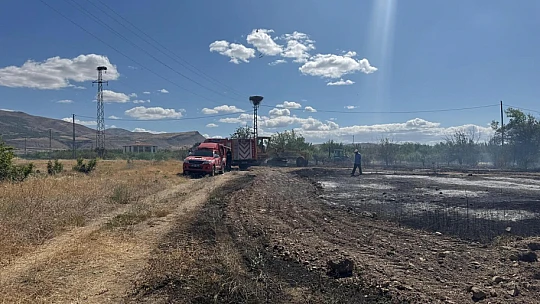 Kale'de Yangın: 9 Dönüm Buğday ve 85 Kayısı Ağacı Zarar Gördü