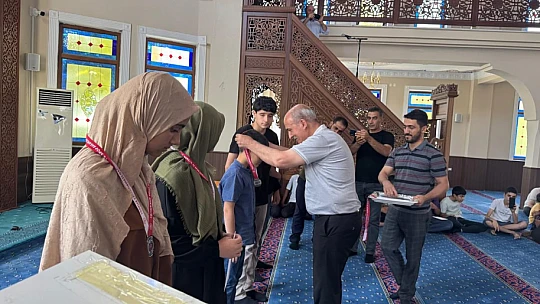 Başarılı Öğrenciler Kale'de Ödüllendirildi