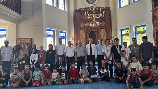 Başarılı Öğrenciler Kale'de Ödüllendirildi