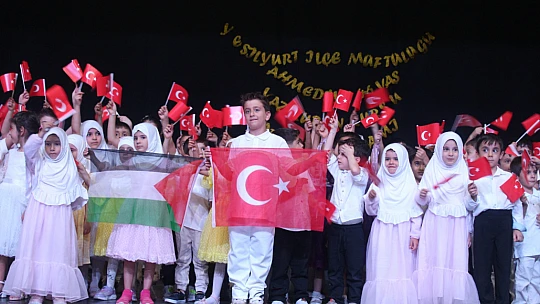 Kur'an Kursu Kapanış Programında Gazze'ye Selam
