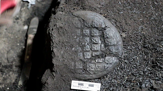 Üzerinde Hz. İsa tasviri bulunan 1300 yıllık ekmek keşfedildi