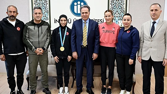 Şampiyon Sporcular, İnönü Üniversitesi'nde İlgiyle Karşılandı