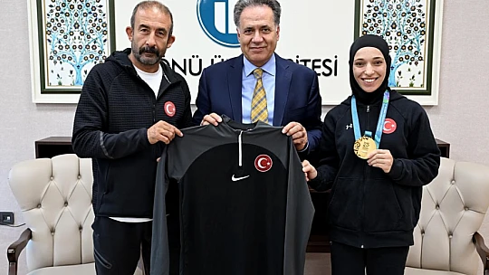 Şampiyon Sporcular, İnönü Üniversitesi'nde İlgiyle Karşılandı
