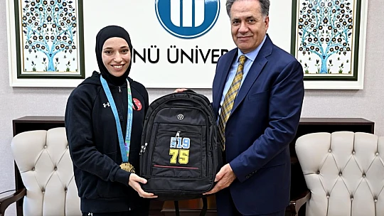 Şampiyon Sporcular, İnönü Üniversitesi'nde İlgiyle Karşılandı