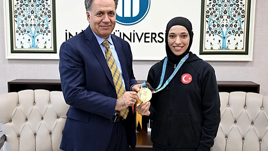 Şampiyon Sporcular, İnönü Üniversitesi'nde İlgiyle Karşılandı