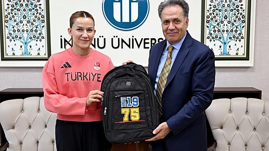 Şampiyon Sporcular, İnönü Üniversitesi'nde İlgiyle Karşılandı