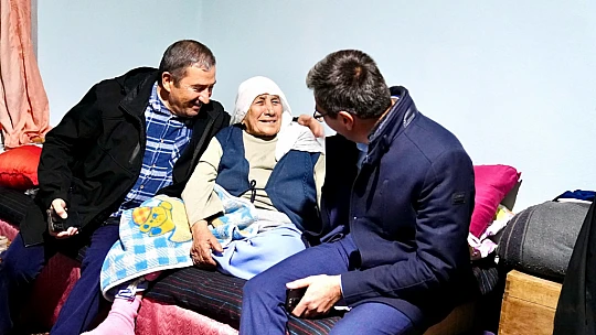 Başkan Bozkurt'tan 'Ulu Çınar' Raziye Teyze'ye Anlamlı Ziyaret