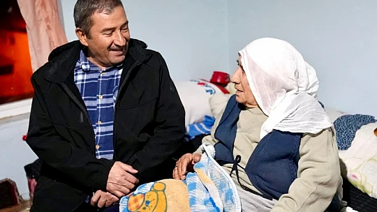 Başkan Bozkurt'tan 'Ulu Çınar' Raziye Teyze'ye Anlamlı Ziyaret