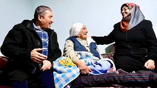 Başkan Bozkurt'tan 'Ulu Çınar' Raziye Teyze'ye Anlamlı Ziyaret