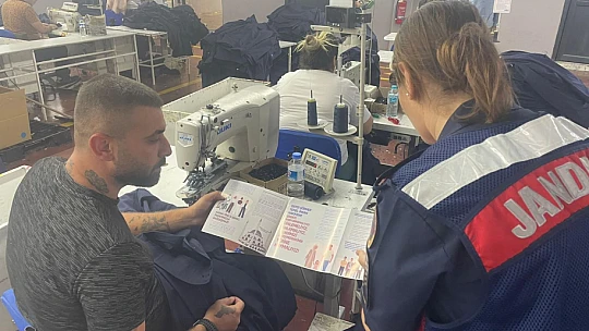 Jandarma, Kadın Çalışanlara KADES Uygulamasını Tanıttı....