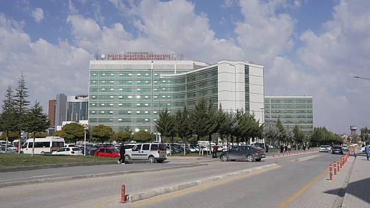 Parsiyel Nefrektomi ile Böbrek Korunarak Tümör Alındı