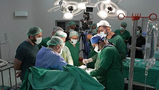 MEAH'ta 14 Ameliyat Canlı Yayında Gerçekleştirildi