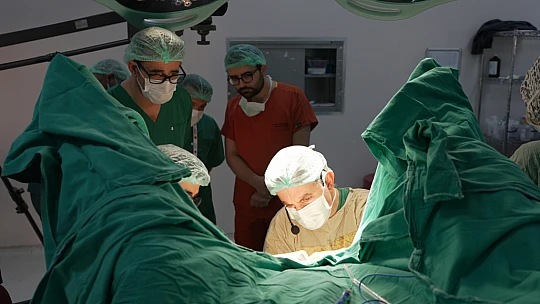 MEAH'ta 14 Ameliyat Canlı Yayında Gerçekleştirildi