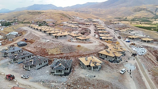 1.676 konuttan 952'si bitti, 724'ü devam ediyor.
