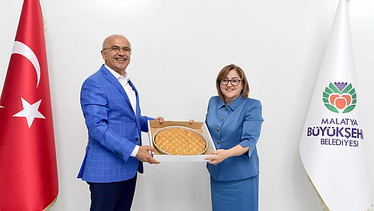 Baklava ve Kayısı Kadim Şehirleri Buluşturdu