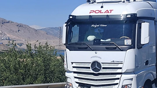Kamyonet ile Traktör Çarpıştı: 1 Ölü.