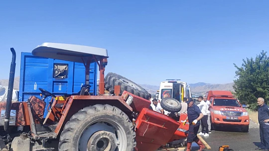 Kamyonet ile Traktör Çarpıştı: 1 Ölü.