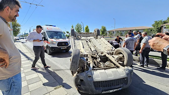 Turgut Özal Bulvarı'nda Kaza: 1 Yaralı.