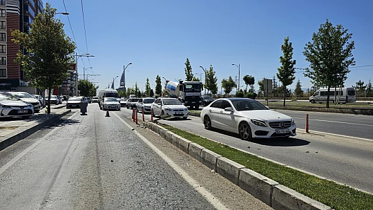 Turgut Özal Bulvarı'nda Kaza: 1 Yaralı.