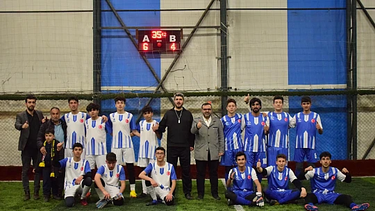 Özgür Filistin' adı altında ödüllü halı saha turnuvası düzenledi