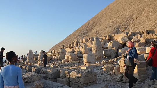 15 Ülkeden Gençler Nemrut'ta Buluştu
