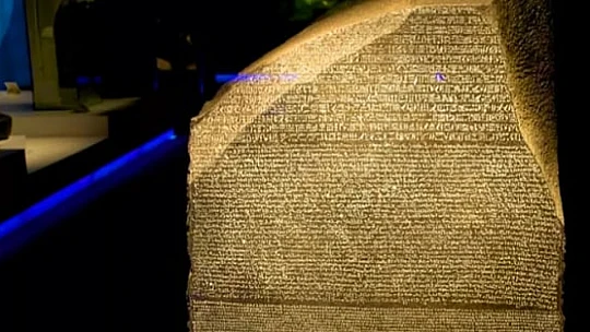 Rosetta Taşı: Hiyerogliflerin Şifresini Çözen Tarihi Buluş