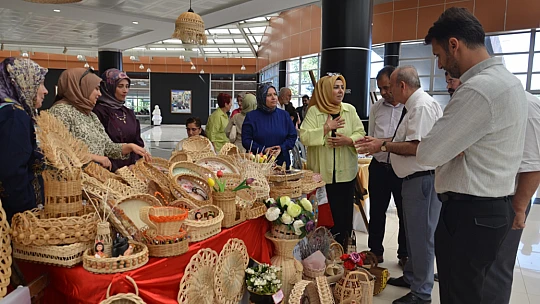 'Sanatın İzinde' Sergisi Ziyarete Açıldı