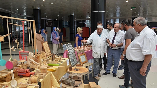 'Sanatın İzinde' Sergisi Ziyarete Açıldı