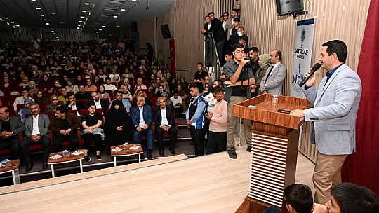 Nurullah Genç, Battalgazi'de Gençlerle Buluştu: 'Büyük Düşünün, Cesur Adımlar Atın'