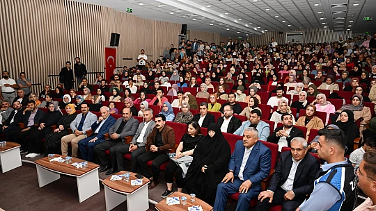 Nurullah Genç, Battalgazi'de Gençlerle Buluştu: 'Büyük Düşünün, Cesur Adımlar Atın'