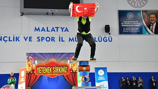 Yeşilyurt'ta Cambaz Mithat Gösterisi Nefes Kesti