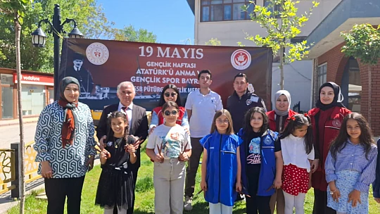 Pütürgeli Gençler Sanatlarını Sergiledi