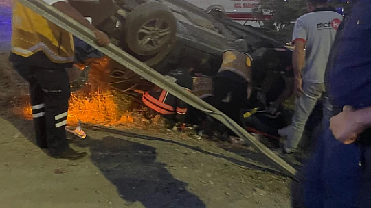 Yeşilyurt'ta Feci Kaza: 3 Kişi Araçta Sıkıştı