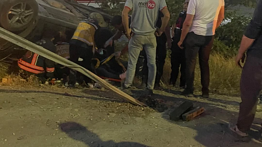 Yeşilyurt'ta Feci Kaza: 3 Kişi Araçta Sıkıştı