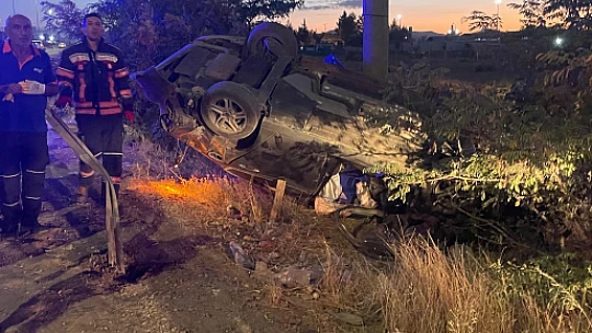 Yeşilyurt'ta Feci Kaza: 3 Kişi Araçta Sıkıştı