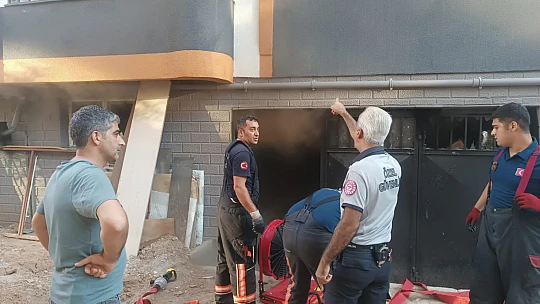 Malatya'da Depo Yangını: Engelli Vatandaş Balkondan Kurtarıldı