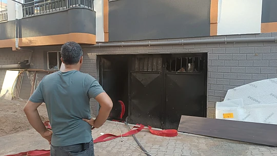 Malatya'da Depo Yangını: Engelli Vatandaş Balkondan Kurtarıldı