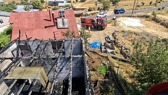 Arapgir'de Kırsal Alanda Çıkan Ev Yangını Korkuttu